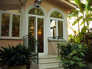 �A�X�g���A�@��