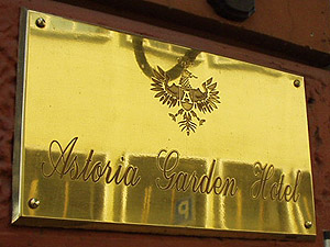 �A�X�g���A�@�Ŕ�